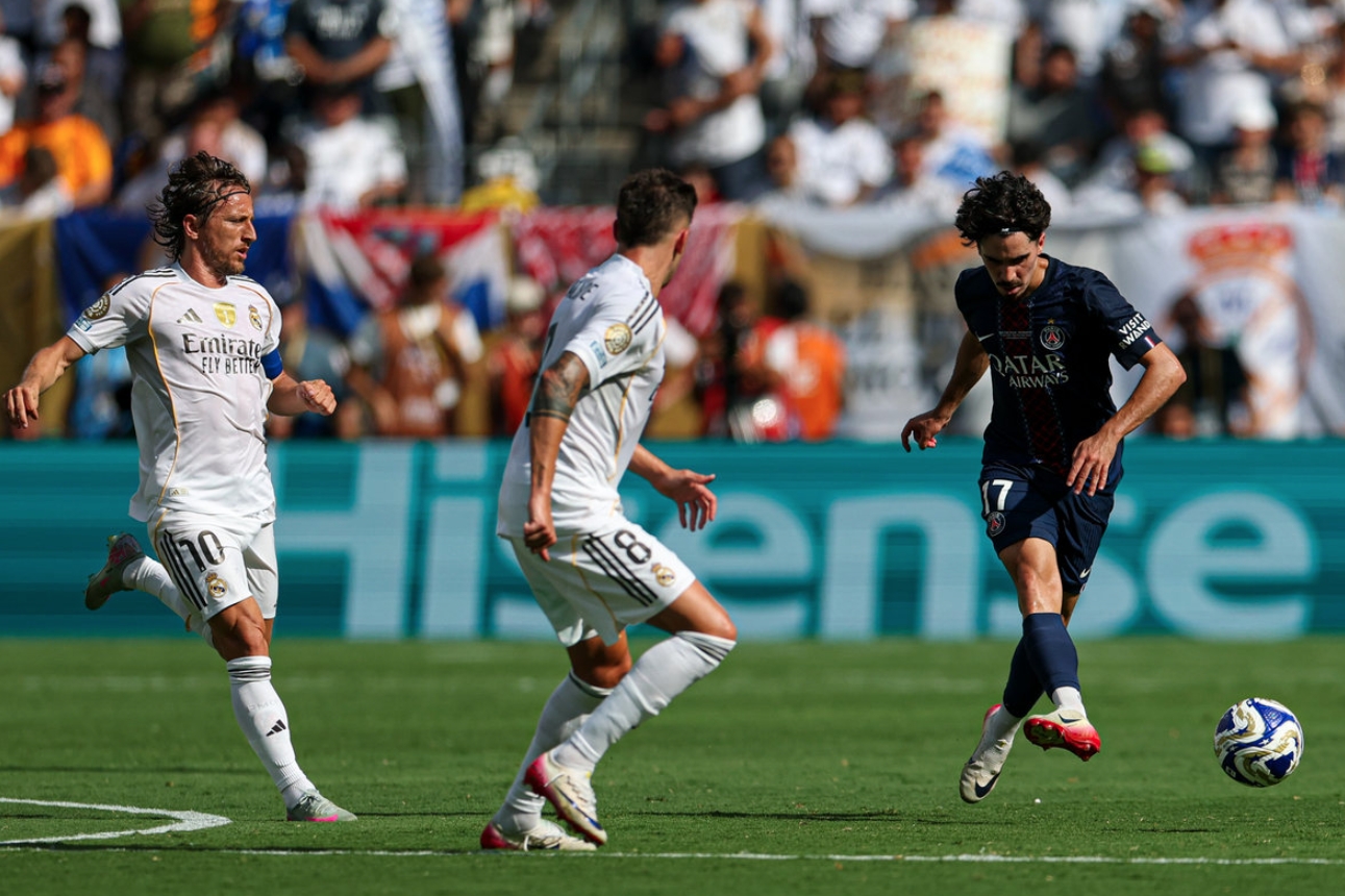 赛后巴黎圣日耳曼门线救险——社区盾节点到来，气氛紧张，球队文化再被提及(巴黎圣日耳曼队徽)